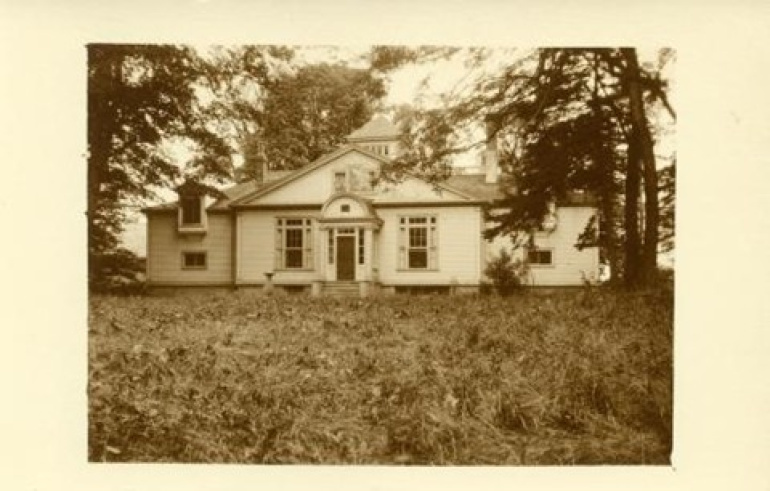 Clifton, circa 1904. Hotel extension can be seen behind trees on left side of house. 